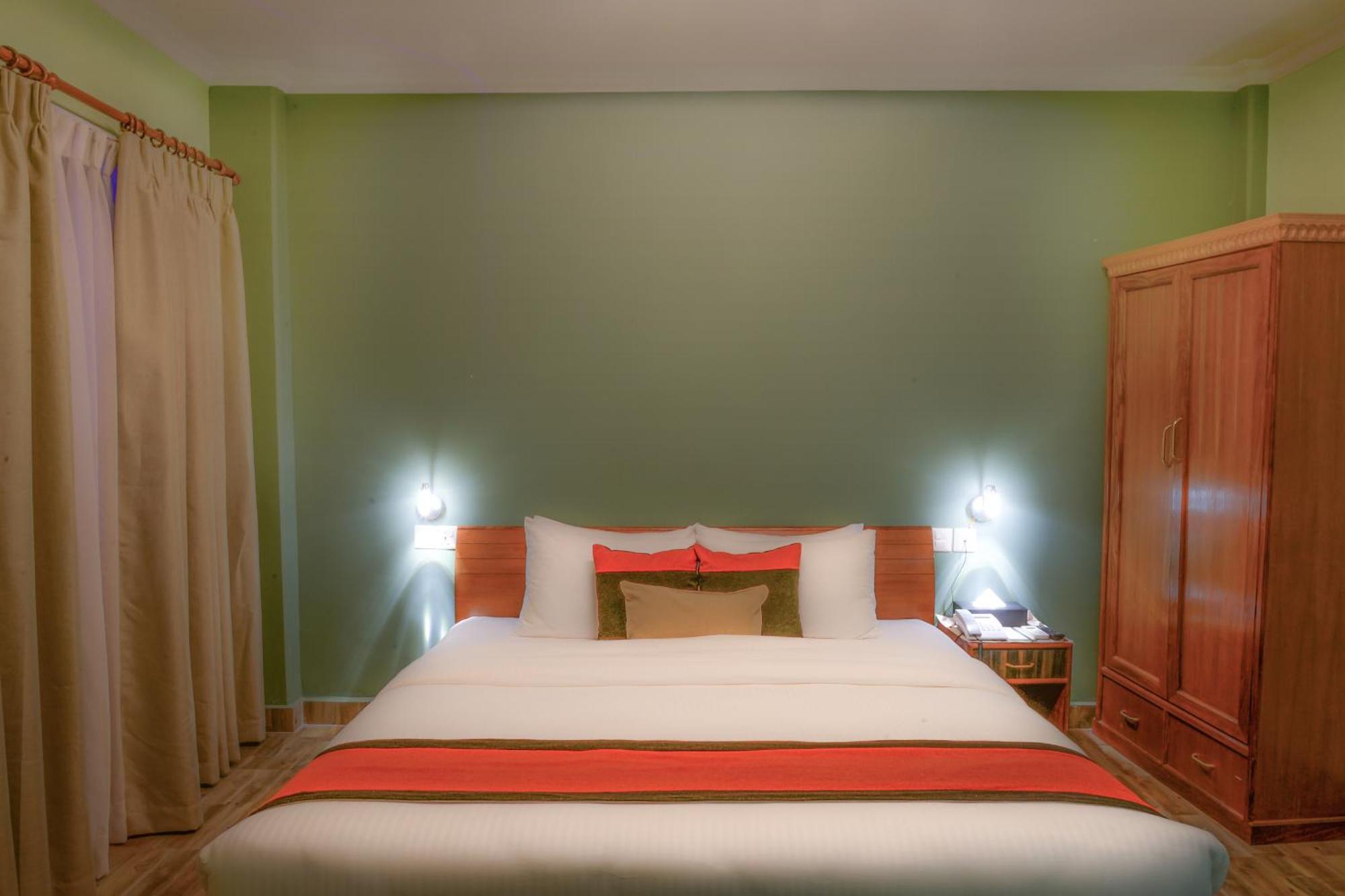 Hotel Raniban Arcade Pokhara Kültér fotó