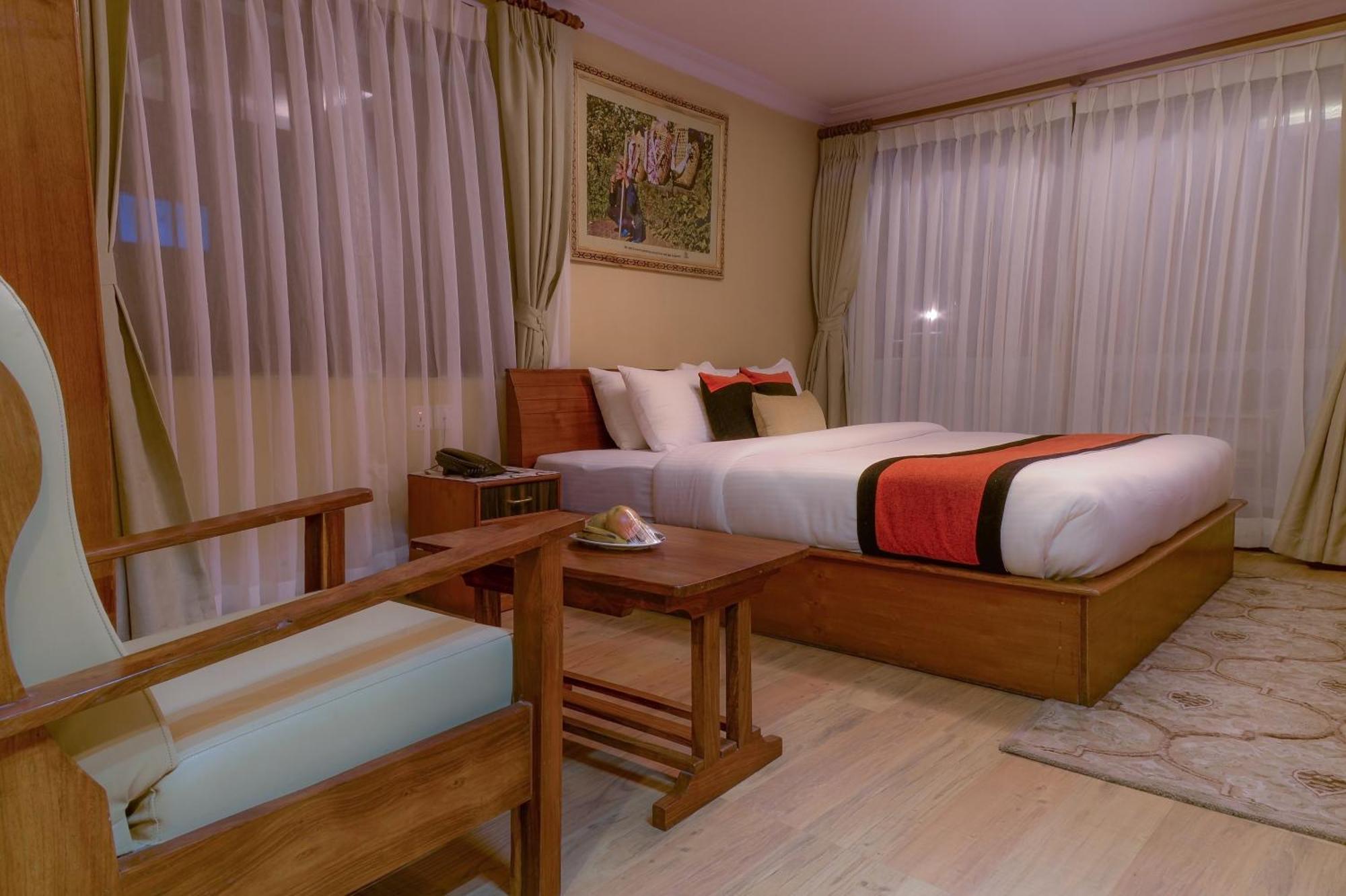 Hotel Raniban Arcade Pokhara Kültér fotó