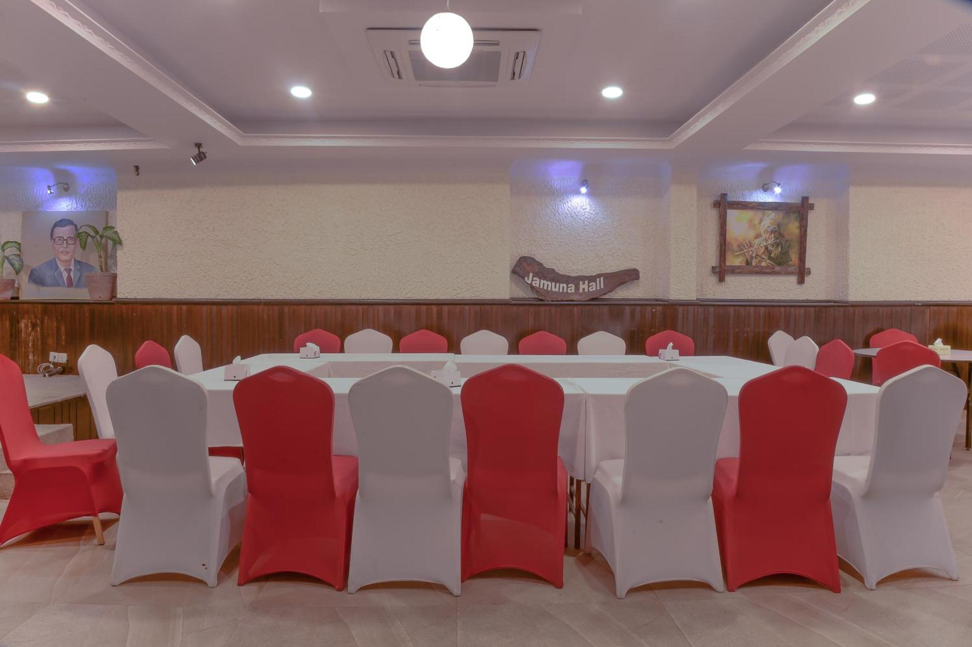 Hotel Raniban Arcade Pokhara Kültér fotó