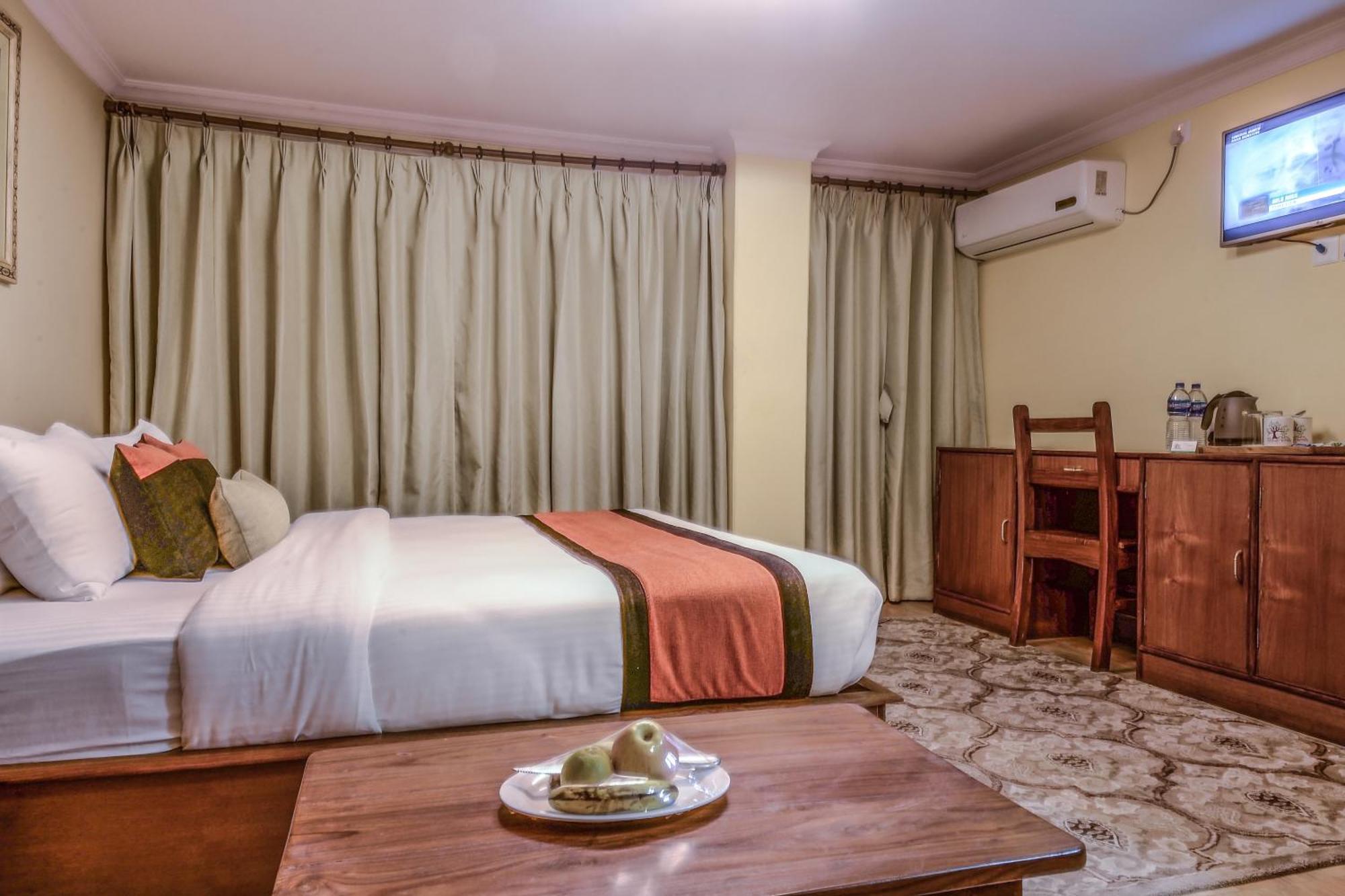Hotel Raniban Arcade Pokhara Kültér fotó