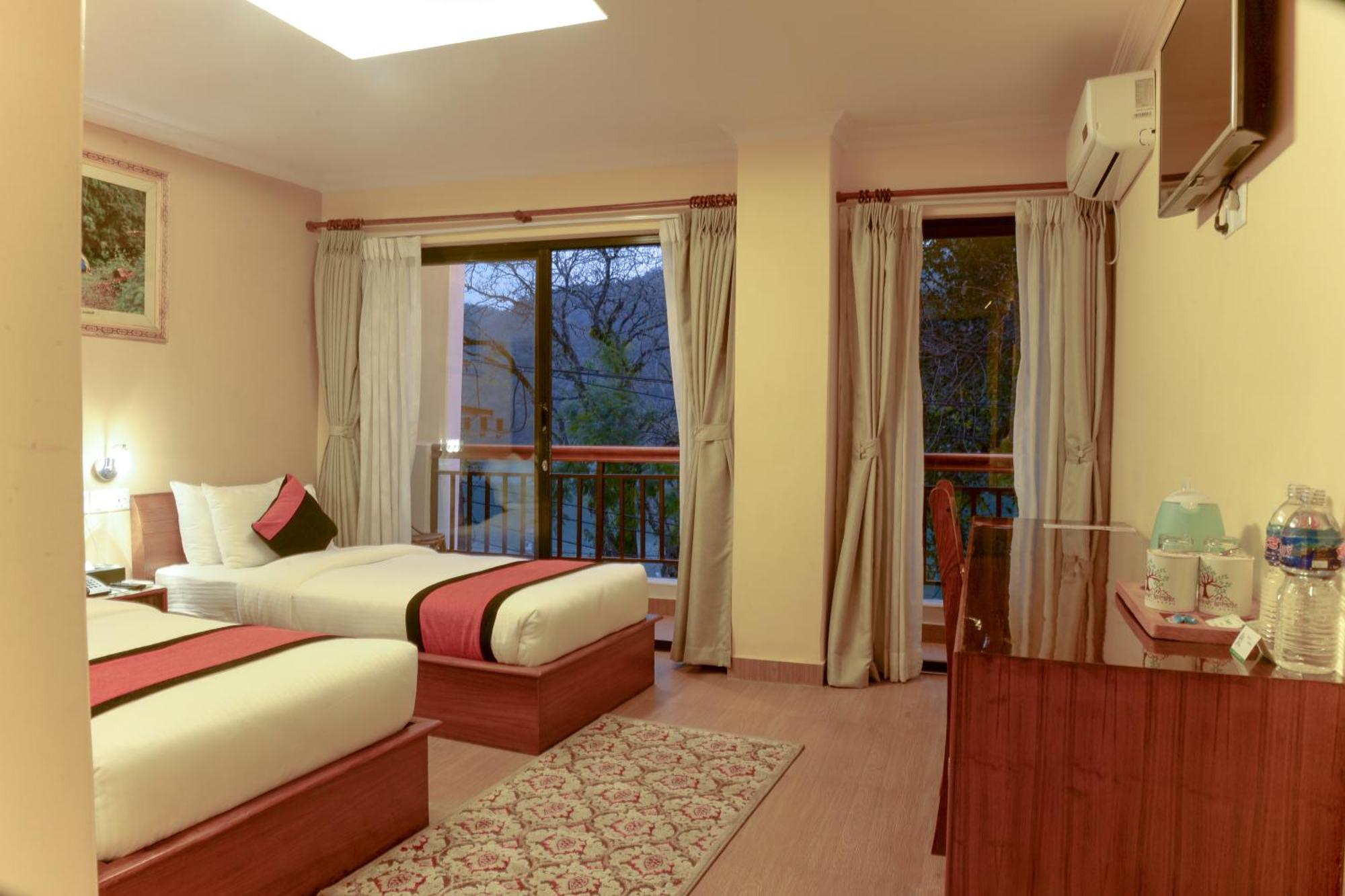 Hotel Raniban Arcade Pokhara Kültér fotó