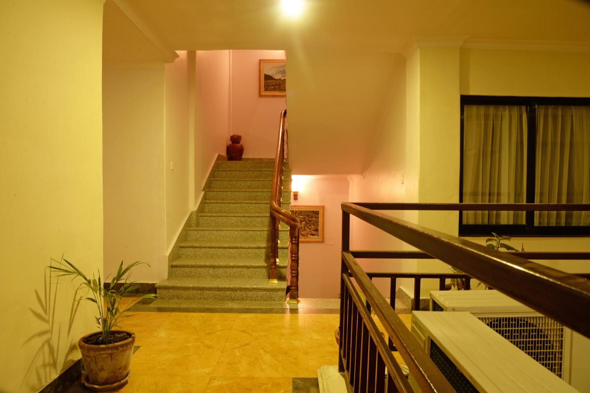 Hotel Raniban Arcade Pokhara Kültér fotó