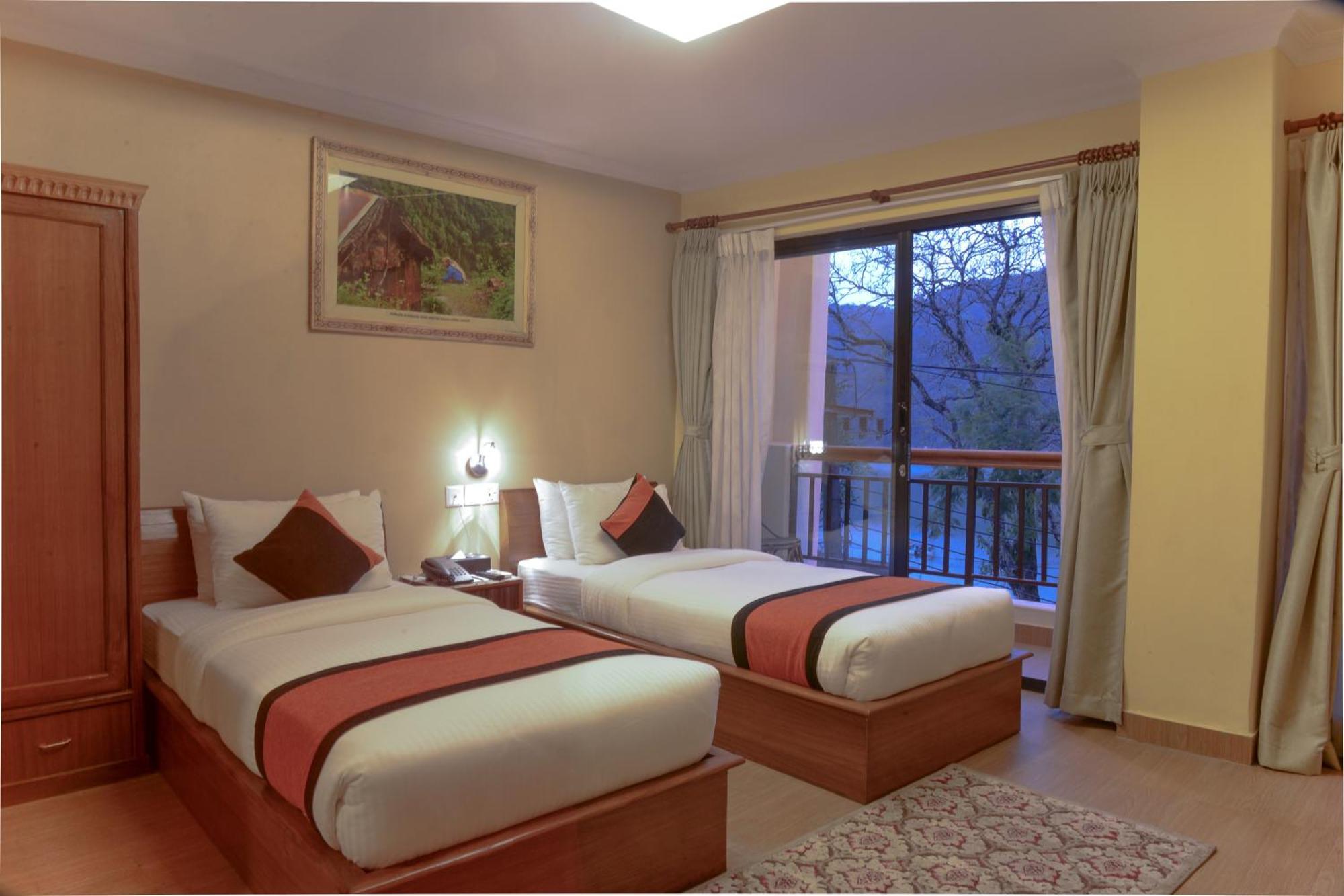 Hotel Raniban Arcade Pokhara Kültér fotó