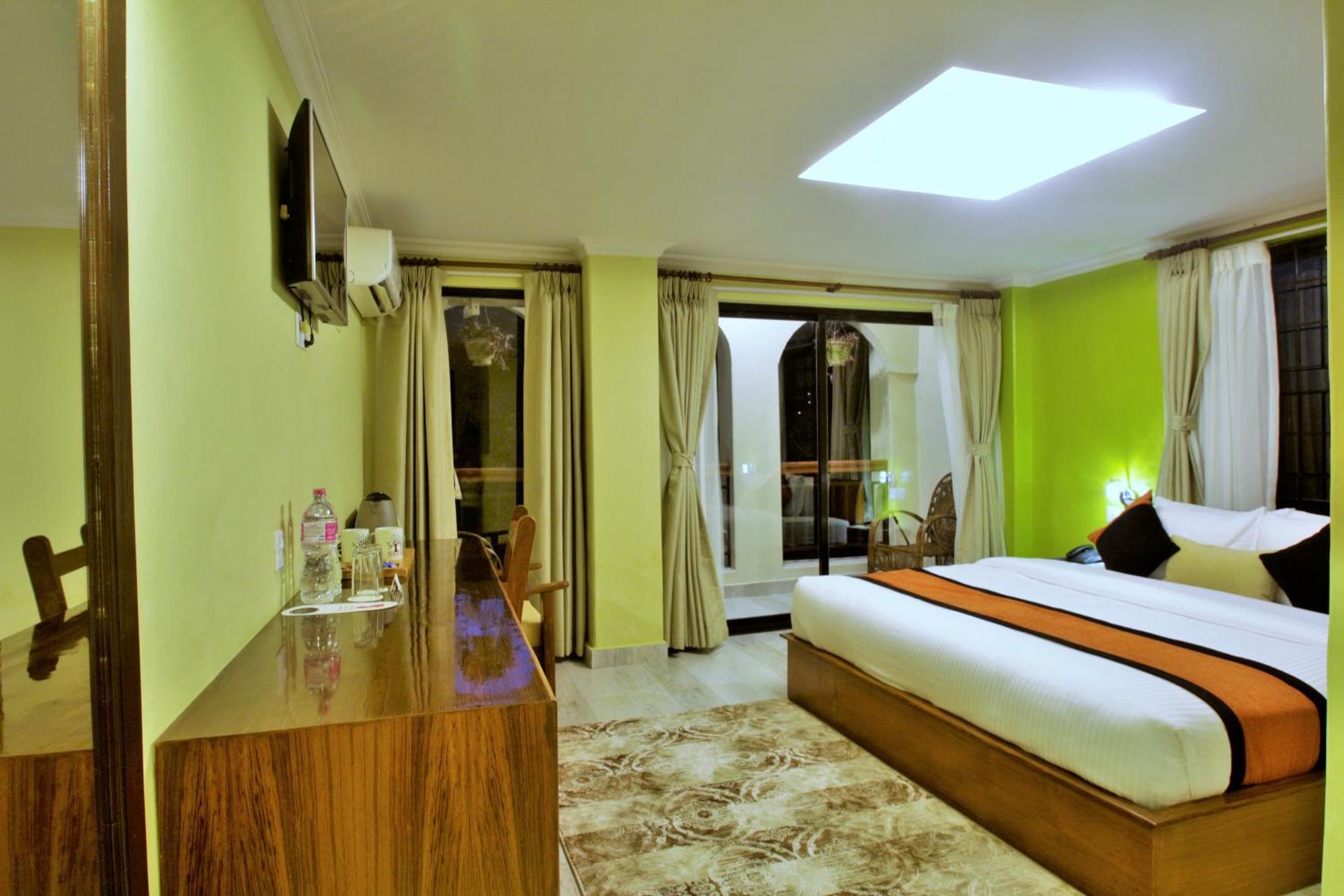 Hotel Raniban Arcade Pokhara Kültér fotó