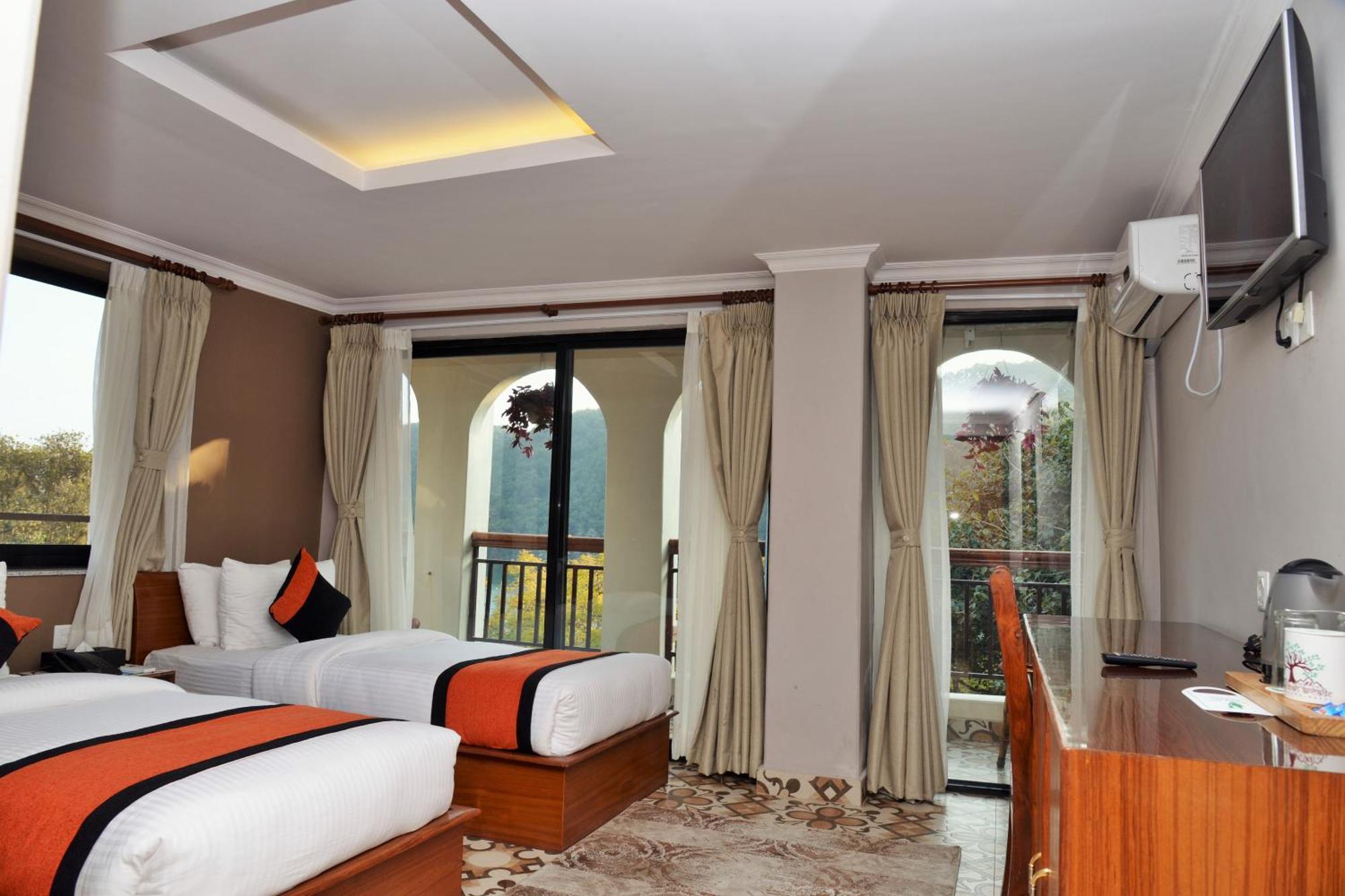 Hotel Raniban Arcade Pokhara Kültér fotó