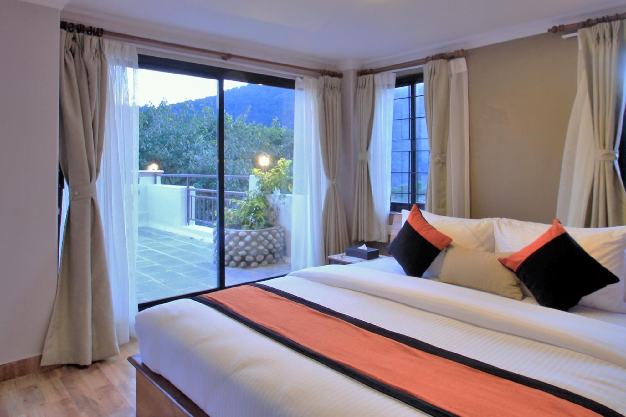 Hotel Raniban Arcade Pokhara Kültér fotó