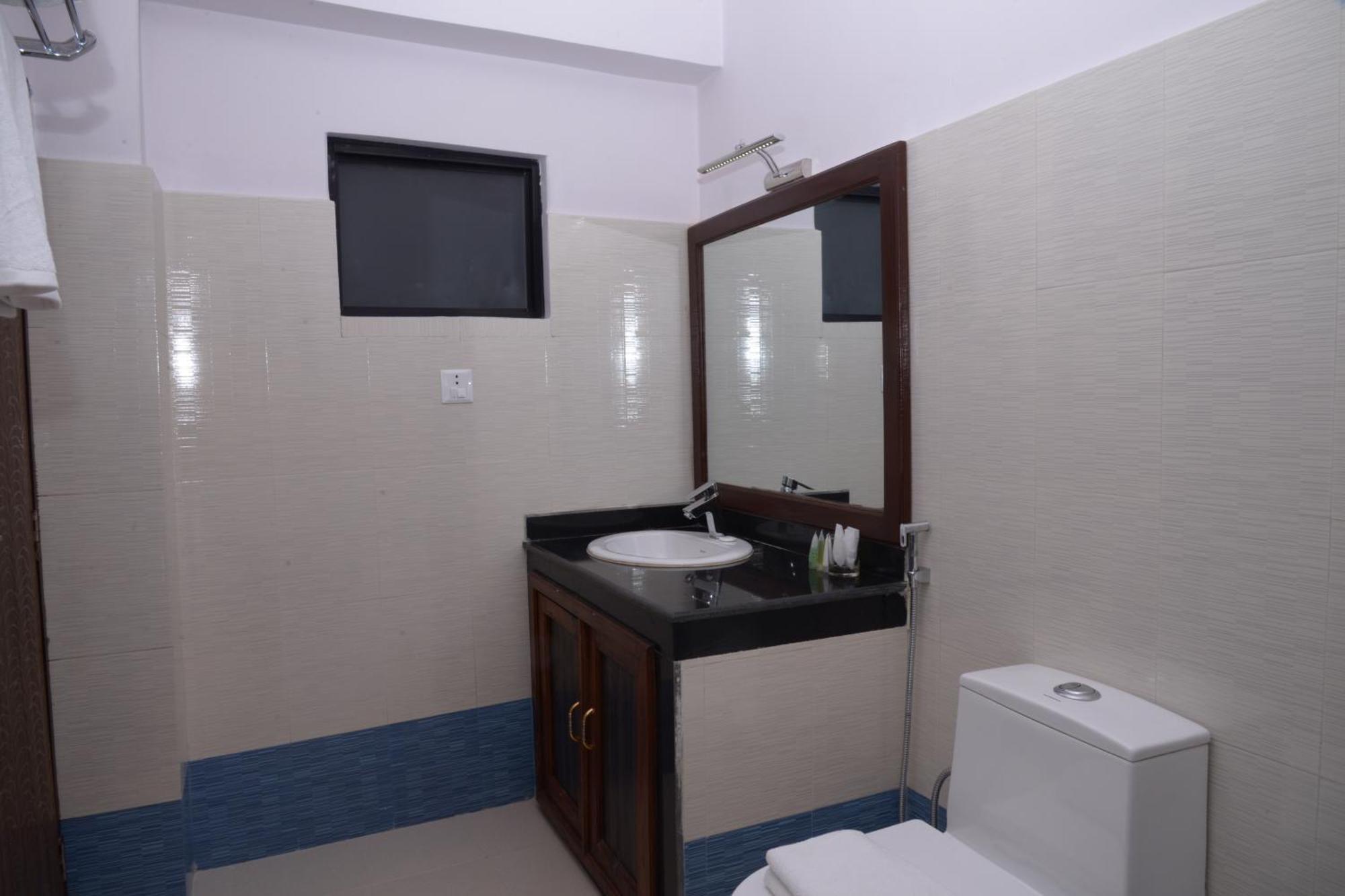 Hotel Raniban Arcade Pokhara Kültér fotó