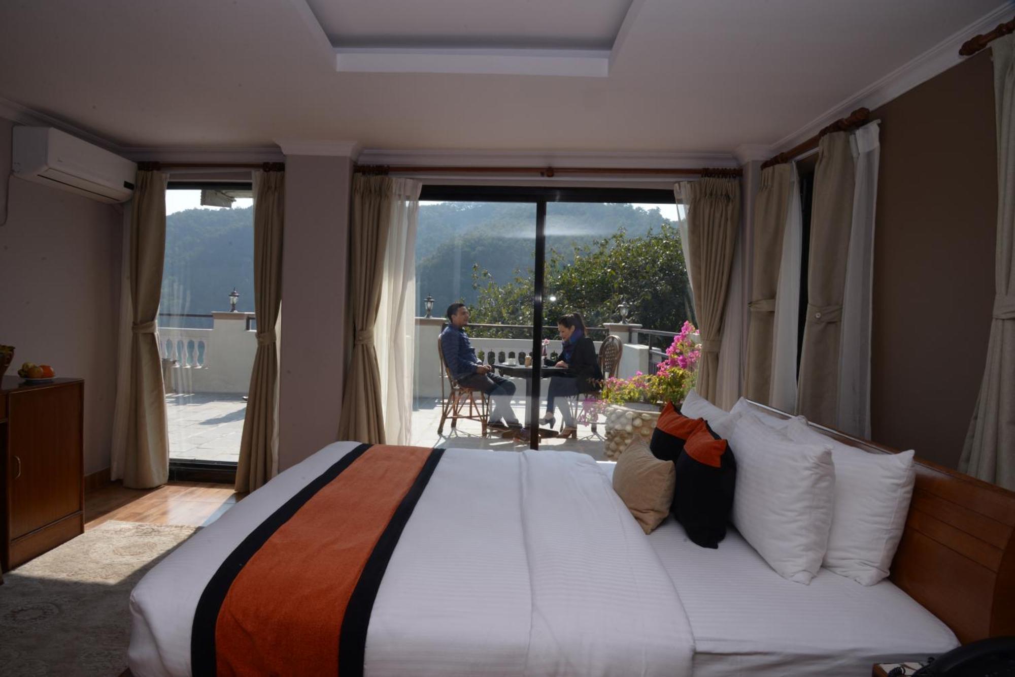 Hotel Raniban Arcade Pokhara Kültér fotó