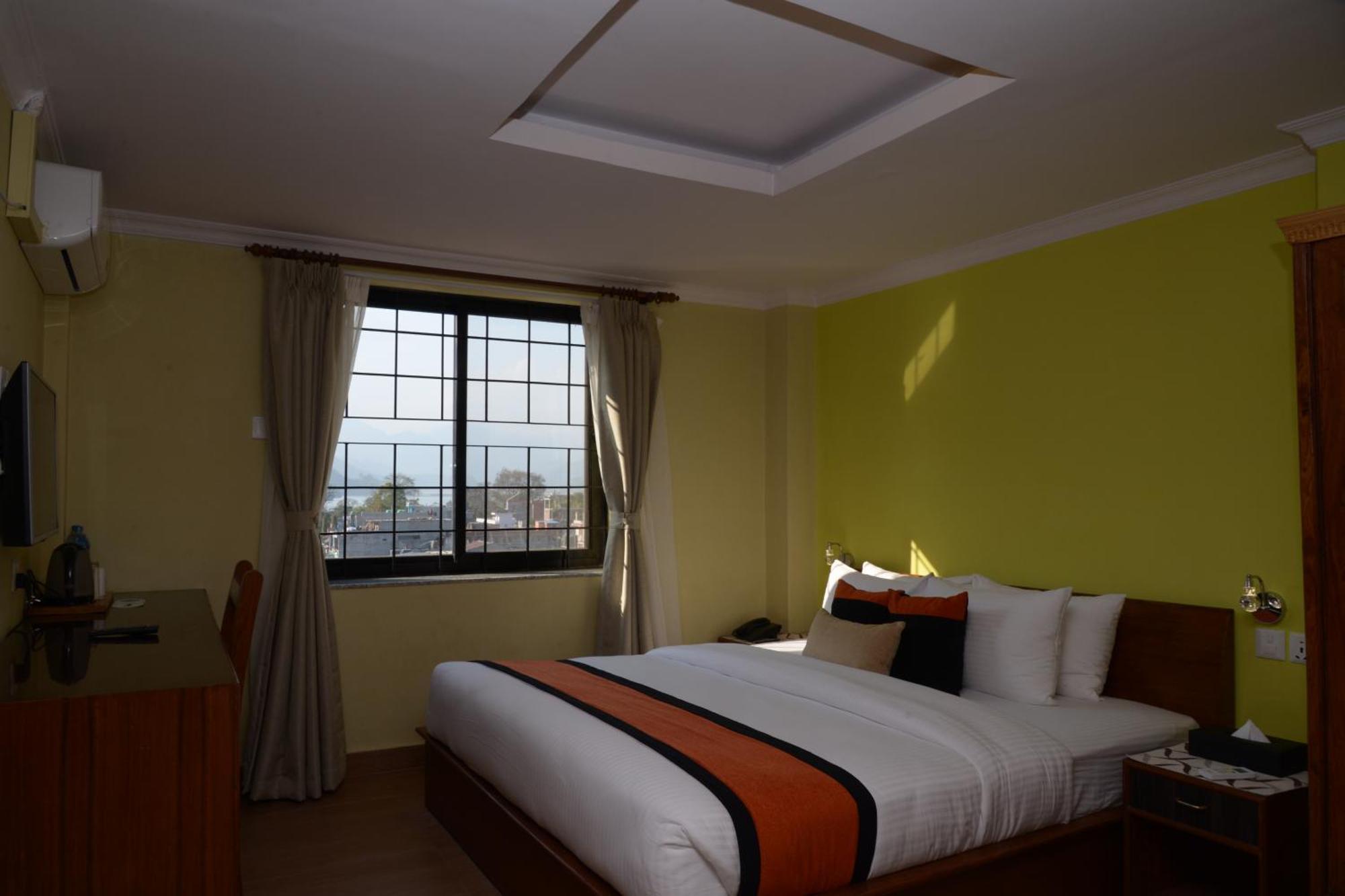 Hotel Raniban Arcade Pokhara Kültér fotó