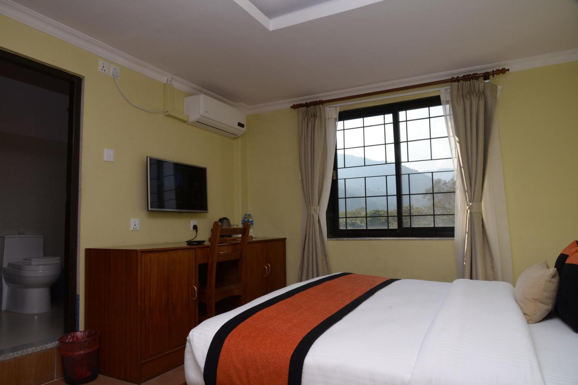 Hotel Raniban Arcade Pokhara Kültér fotó