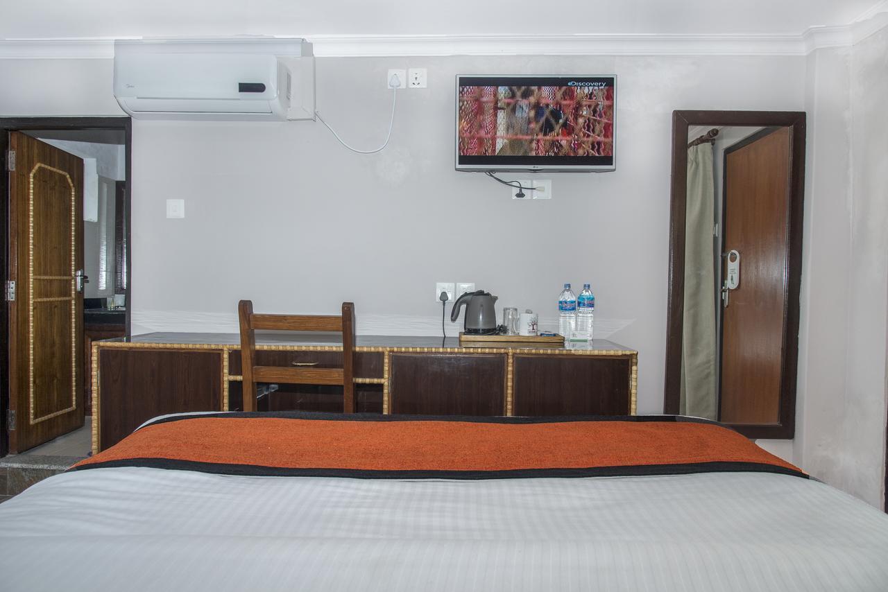Hotel Raniban Arcade Pokhara Kültér fotó