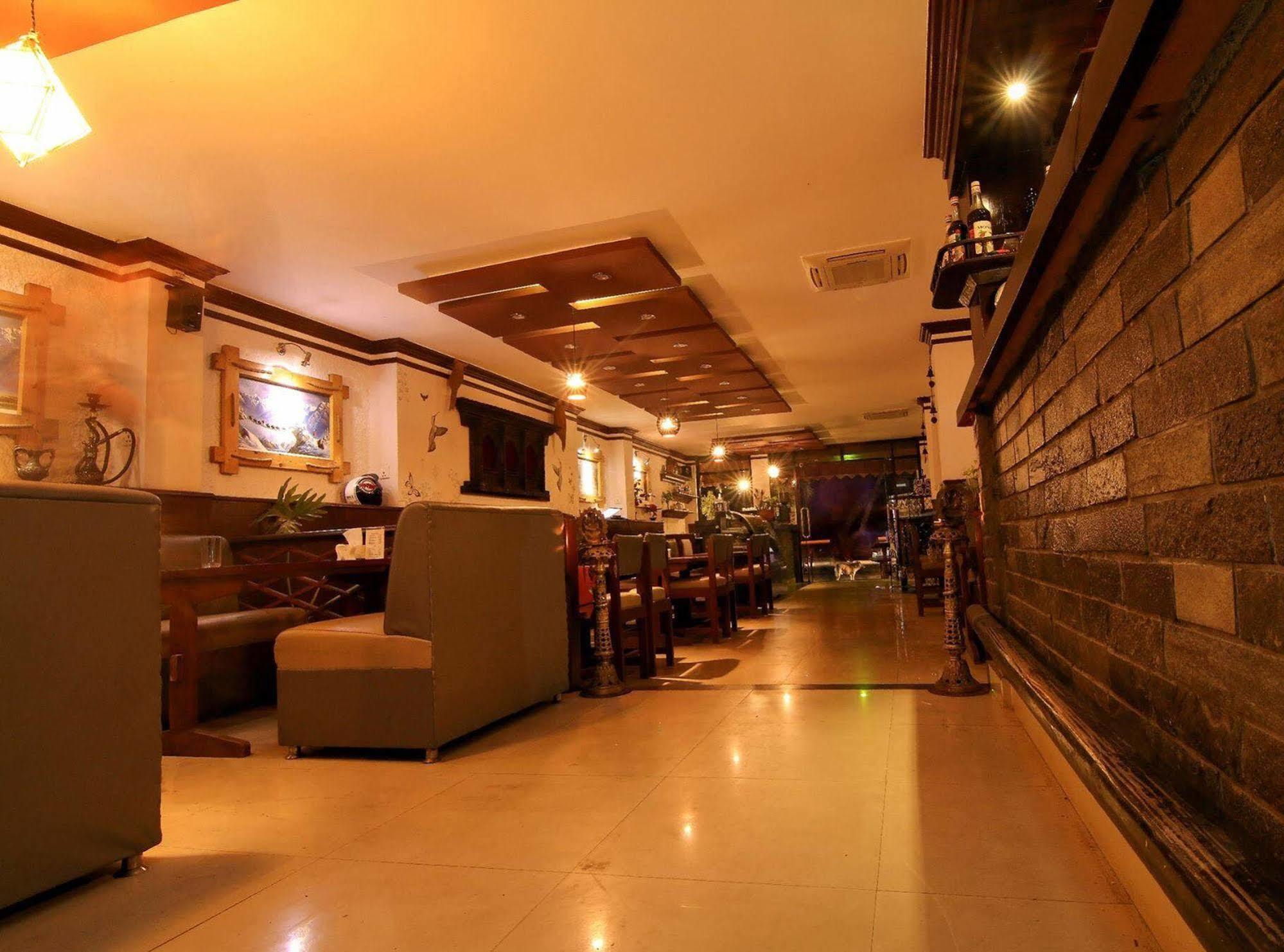 Hotel Raniban Arcade Pokhara Kültér fotó