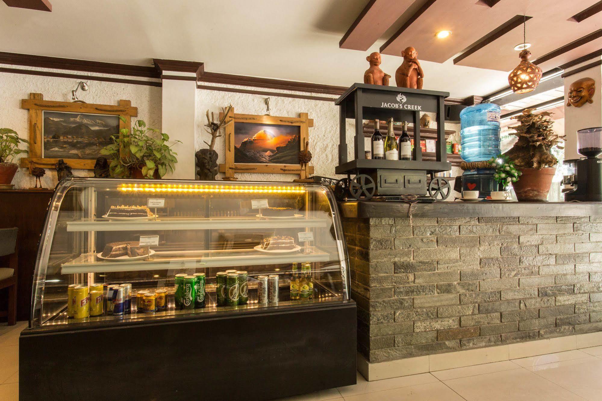 Hotel Raniban Arcade Pokhara Kültér fotó