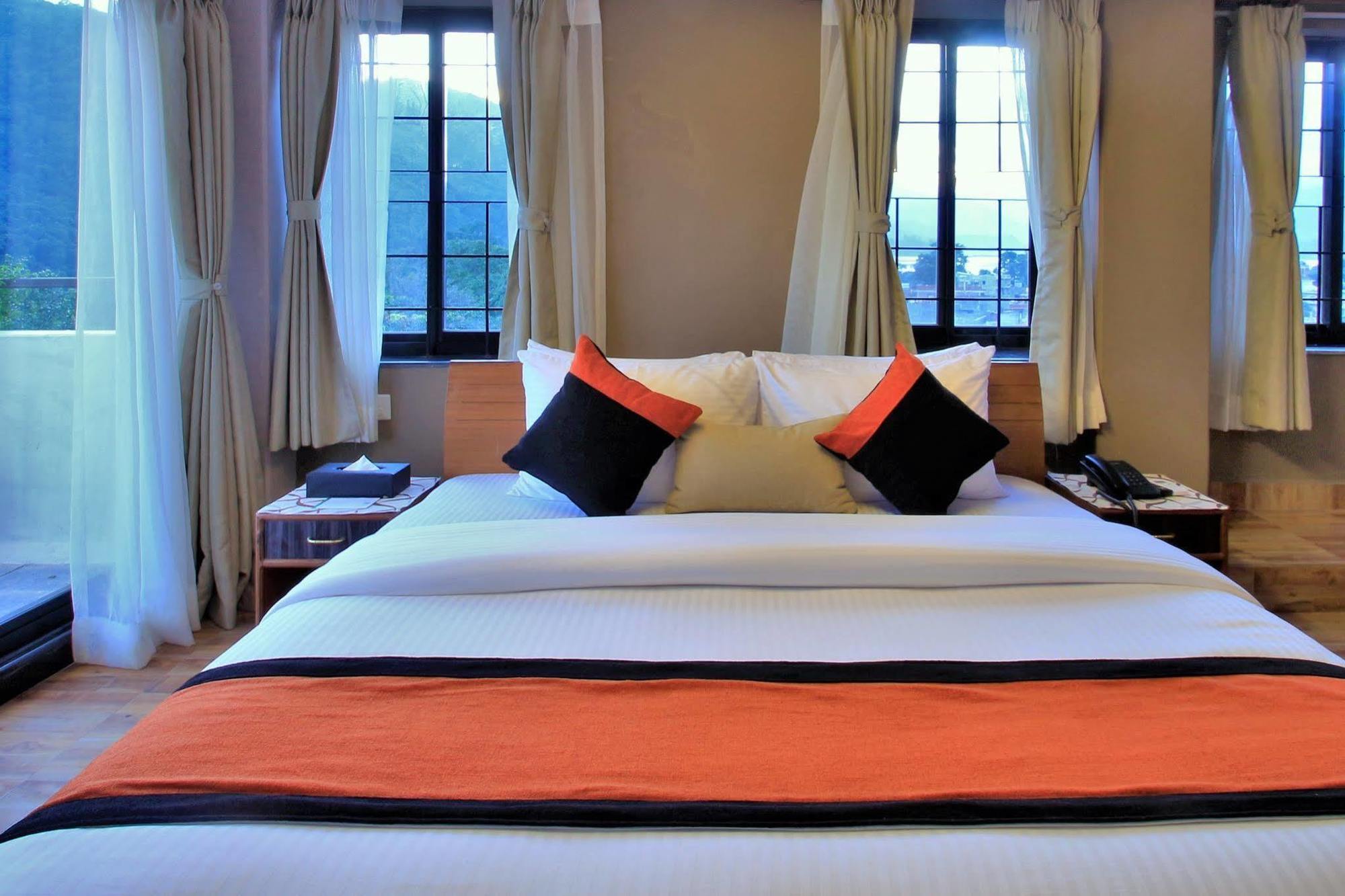 Hotel Raniban Arcade Pokhara Kültér fotó
