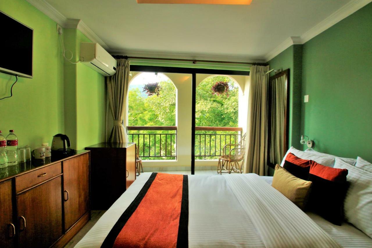 Hotel Raniban Arcade Pokhara Kültér fotó
